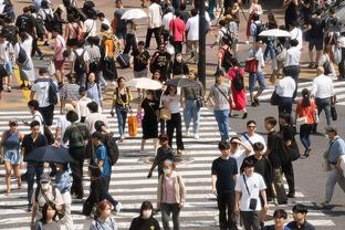 阿克：一年内赢得这么多奖杯难以置信 跟着瓜帅每天都能学新东西